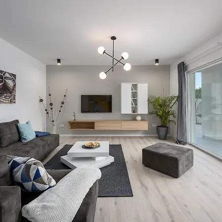 Vila Sanja Veligolji