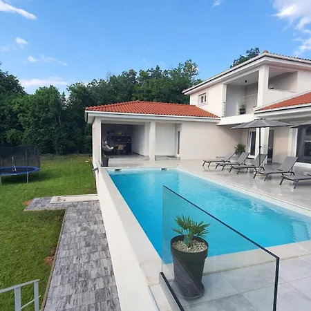 Vila Sanja Veligolji
